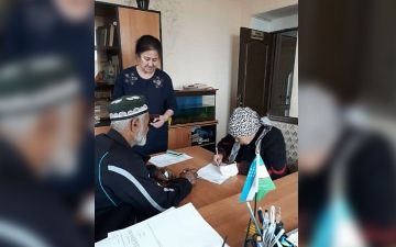 80-летний мужчина расписался в ЗАГСе со своей 77-летней женой