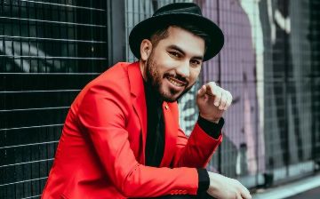 Ахад Каюм хочет установить памятник самому себе