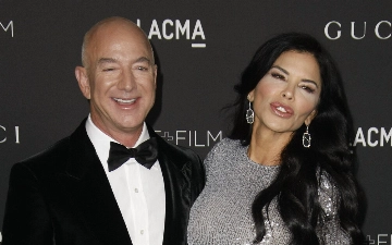 Известный 59-летний миллиардер Джефф Безос обручился со своей девушкой