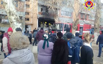 В Чирчике произошел пожар в многоэтажном доме из-за детской шалости