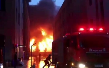 На заводе в Китае произошел сильный пожар, погибли почти 40 человек — видео