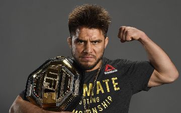 Бывший чемпион UFC Генри Сехудо заявил, что курит траву каждый день и считает это высокоэффективной медициной