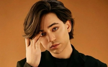 «Зачем ему макияж?»: блогера Озода Хурамова захейтили за новые снимки