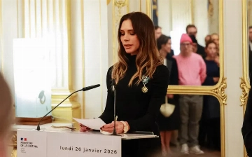 Виктория Бекхэм стала кавалером французского ордена Искусств и литературы