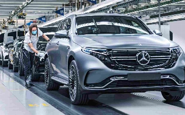 На дорогах общего пользования заметили обновленный Mercedes E-Class внутри и снаружи