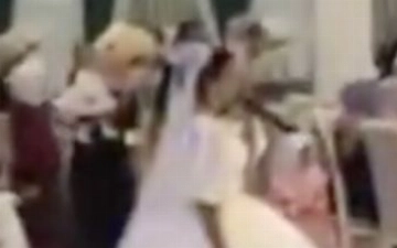 В Узбекистане бывшая девушка жениха заявилась в свадебный зал – видео