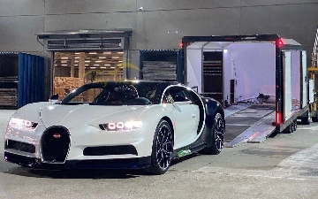 В Узбекистан привезли мощнейший гиперкар Bugatti Chiron — живые фото
