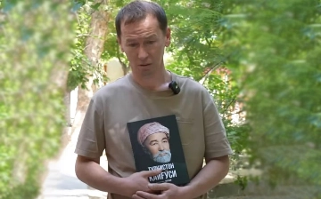В Ташкенте оштрафовали Хайруллу Асадова, известного как «живая книга»