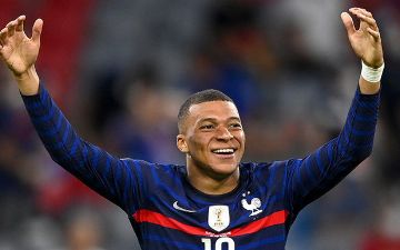 «ПСЖ» согласен повысить зарплату Мбаппе до уровня Неймара, чтобы он не ушел 