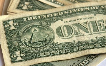 В Узбекистане повысился курс доллара