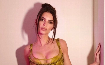 Эмили Ратаковски заметили со сверхбогатым брюнетом