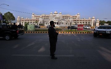 Генсек ООН призвал Пакистан решать проблемы конституционным путем