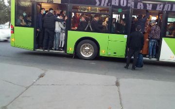 В «Тошшахартрансхизмат» объяснились за переполненные автобусы в период каратина