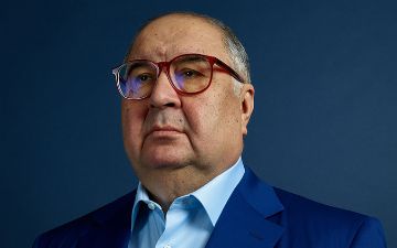 Алишер Усманов закупит сотни вакцин для узбекистанцев 