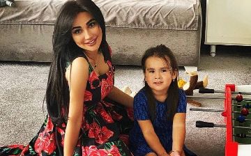 Муниса Ризаева показала, кто может сидеть у нее на голове и позволяет себе практически все - видео