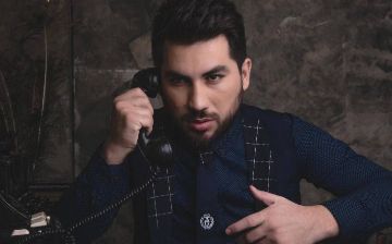 Ахад Каюм кардинально сменил имидж после договора с ведущим Джахонгиром Ходжаевым и пригрозил, что сломает ему кости за невыполнение обещания 