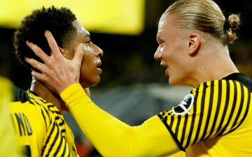 Беллингем поцеловал Холанна после матча  «Бешикташ» – «Боруссия» в ЛЧ - видео