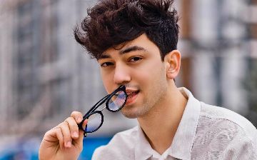 Между блогером Озодом Хурамовым и официантом произошел небольшой конфликт - видео 