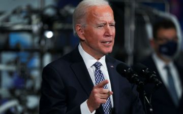 Байден рассказал, как США будет бороться со штаммом «омикрон» коронавируса 