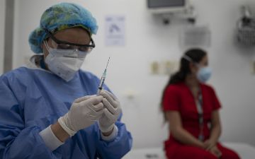 Есть ли противопоказания при вакцинации от коронавируса людям с психическими расстройствами?