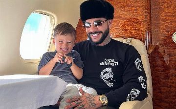 В сети раскритиковали Тимати за то, что тот посадил за руль двухлетнего сына – видео 