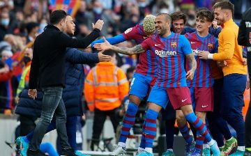 «Барса» победила «Атлетико» и поднялась на четвертое место в Ла Лиге — видео