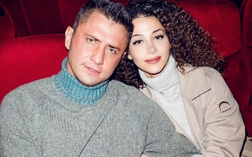 Пользователи сети обсуждают округлившийся живот жены Павла Прилучного