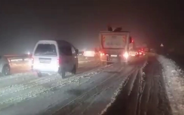 На перевале Камчик ожидаются снежные заносы и гололедица