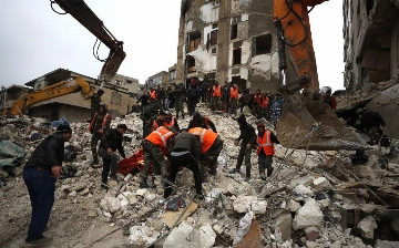 Спасатели вытащили узбекистанца из-под завалов в Турции