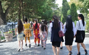 Узбекистанцев будут штрафовать за «кис-кис» и свист в адрес женщины