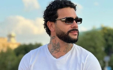 Тимати заметили в одном из ночных клубов в объятиях другой девушки