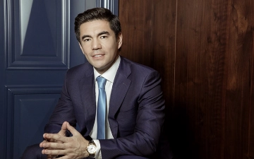 Какие машины стоят в гараже Мурада Назарова