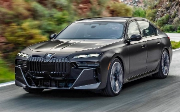 BMW отзовет модели седьмой серии из-за неисправной интерактивной панели