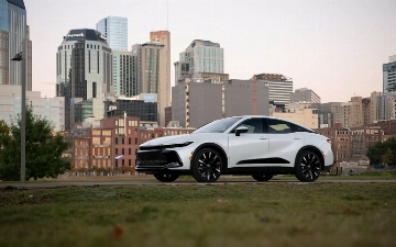 Toyota презентовала обновленный Crown