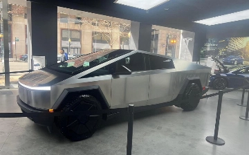 Tesla Cybertruck уже доставляются в автосалоны