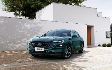 Ford официально презентовал гибридный Mondeo, который расходует меньше четырех литров на 100 км