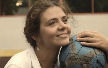 Против актрисы Анны Артамоновой возбудили уголовное дело после драки на парковке