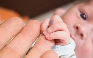 Из-за пандемии коронавируса в мире стало рождаться меньше мальчиков