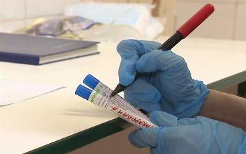 Врач оценил опасность штаммов «дельта» и нового варианта вируса AY.4.2