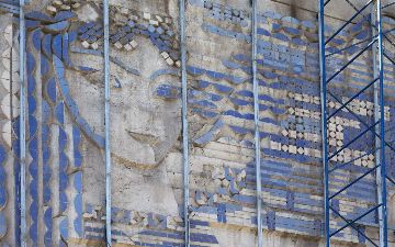 «Девочка с косичками»: внешний вид кинотеатра Premier Hall оформят в стиле обнаруженного панно 