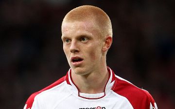 Футболист, который из-за травмы ушел в строители, выиграл 1 млн фунтов в лотерею - видео 