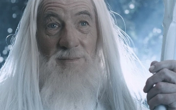 Звезду «Властелина колец» Иэна Маккеллена увезли в больницу прямо со спектакля