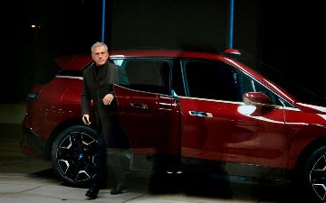 BMW сняла рождественский фильм со звездами кино