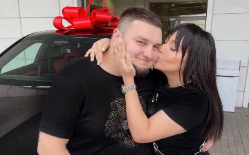 Визажист Гоар Аветисян подарила роскошное авто марки BMW младшему брату