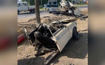 В Ташкенте в результате ДТП «Жигули» разорвало на две части