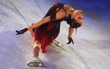Невероятное выступление Алины Загитовой в Ташкенте. Посмотрите, как девушка покорила лед - видео