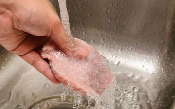 Что будет, если плохо промывать еду?