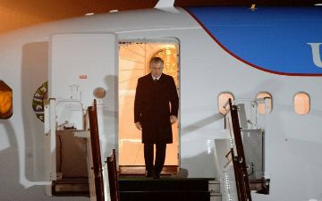 Шавкат Мирзиёев досрочно вернулся в Ташкент из Каракалпакстана