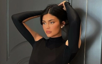 Кайли Дженнер показала фото с ее первого дня рождения