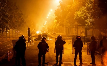Во Франции во время беспорядков задержали более 400 человек